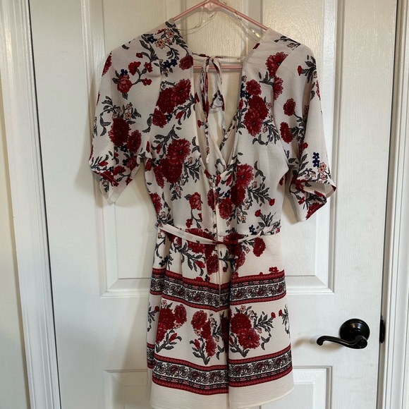 Floral Romper ! - Picture 3 of 5